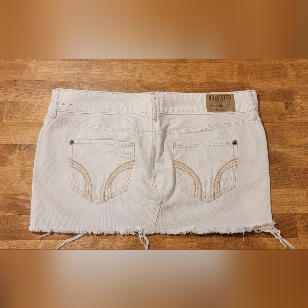 Hollister California,2 button Denim  skirt, Size 3 - Picture 2 of 5